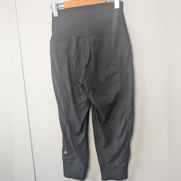 LULULEMON In Flux Crop Pants Size 4 Black Color With Pockets - Picture 9 of 16